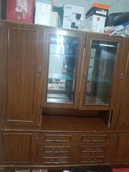 Eski stenka sotiladi