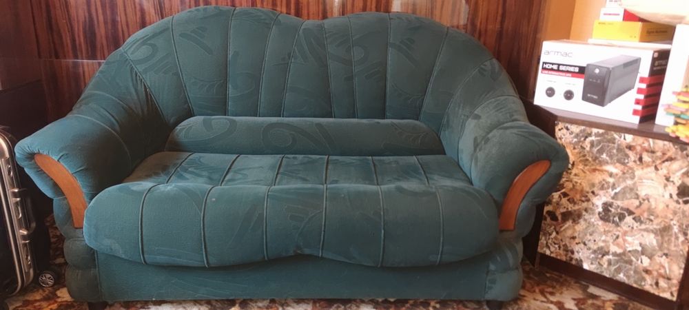 Дивани и табуретка