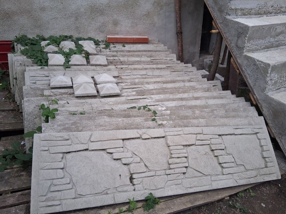 Vând gard din beton – 45 plăci + 13 stâlpi + 12 pălării – Hunedoara