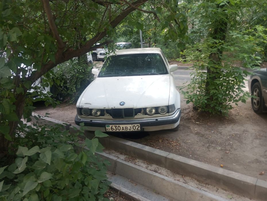 Продам автомобиль BMW730
