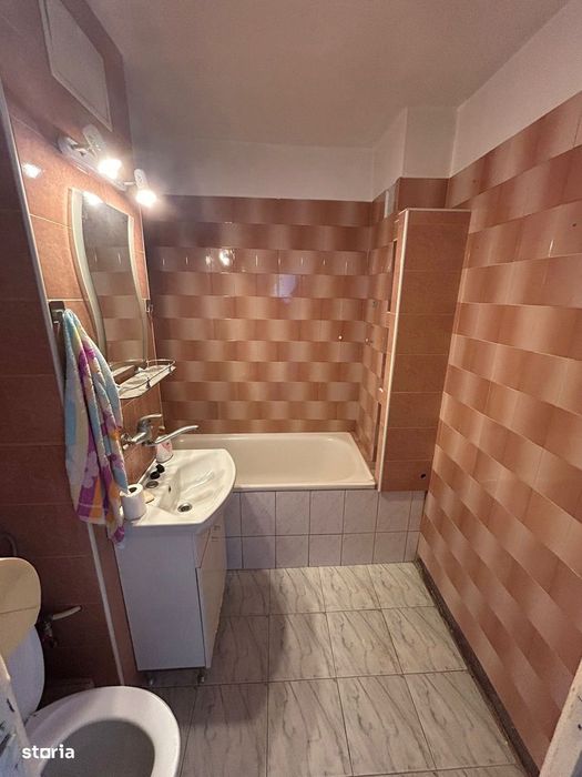 Apartament de vanzare 2 camere decomnadate direct de ;la proprietar PF