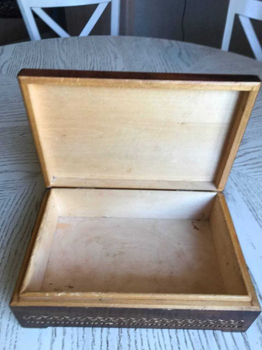 Продаю шкатулку для ювелирных изделий, производ Россия из и дерева!