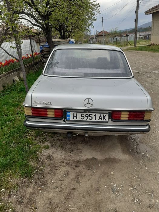 Мерцедес 123  240