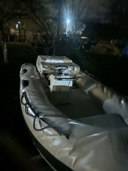 Vand barca pentru pescuit