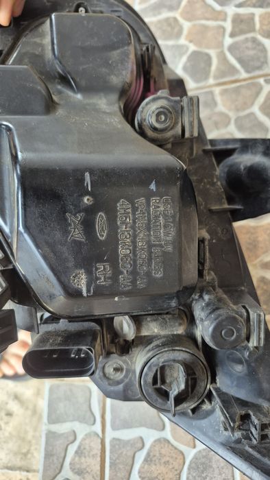 Vând faruri ford focus