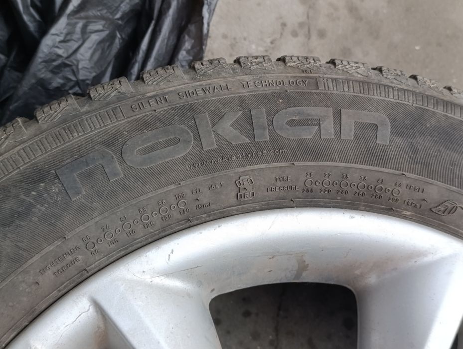 Anvelope Nokian de iarna 215/60/17