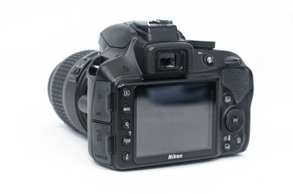Nikon D3300 kit + obiectiv 18-55mm - 19000 de cadre - Aparat foto DSLR