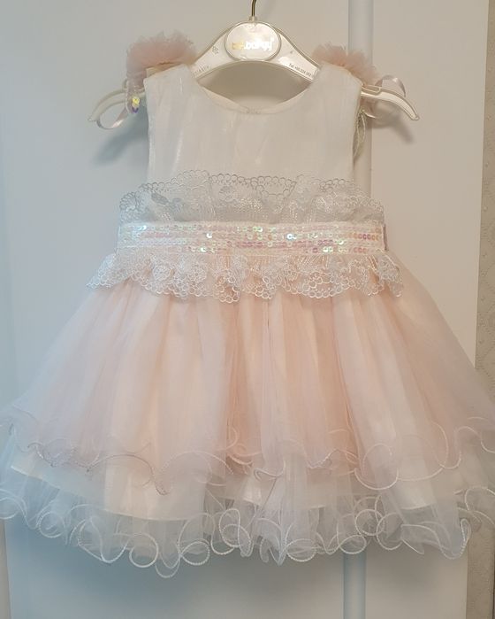 Продам нарядные платья