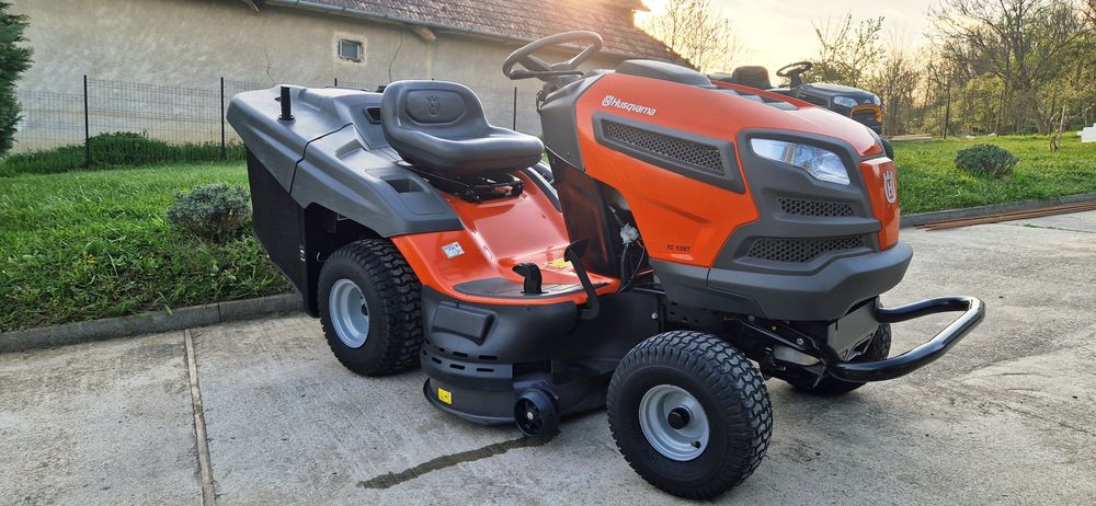 Tractoras gazon / iarba Husqvarna motor Briggs&Stratton 18 CP