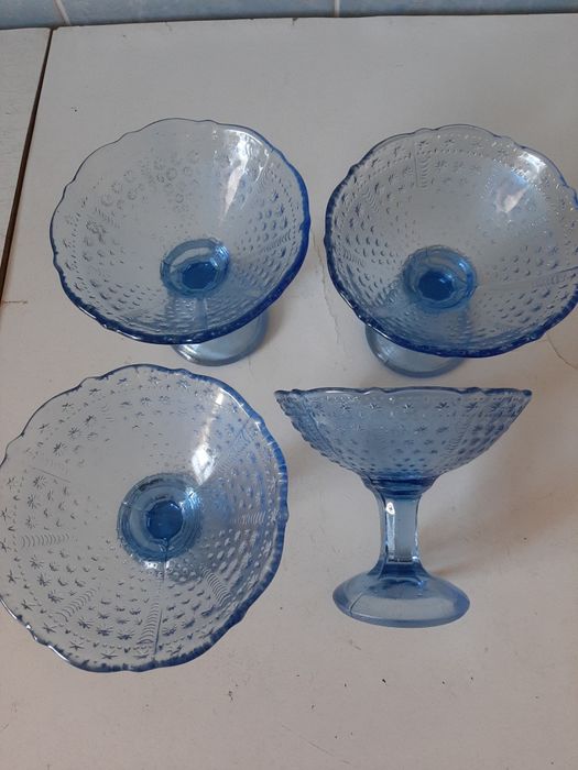 Продаю вазочки  стекло