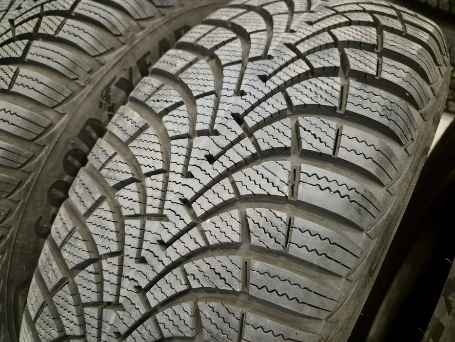 4 anvelope iarna Goodyear 205 60 16 stare foarte buna