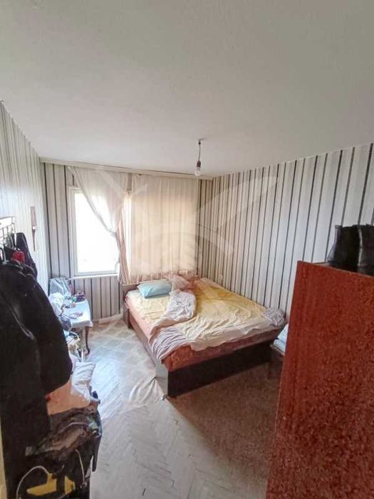 Продава се Тристаен апартамент в Карнобат - 72 кв.м за 1014 €/кв.м - Снимка #2