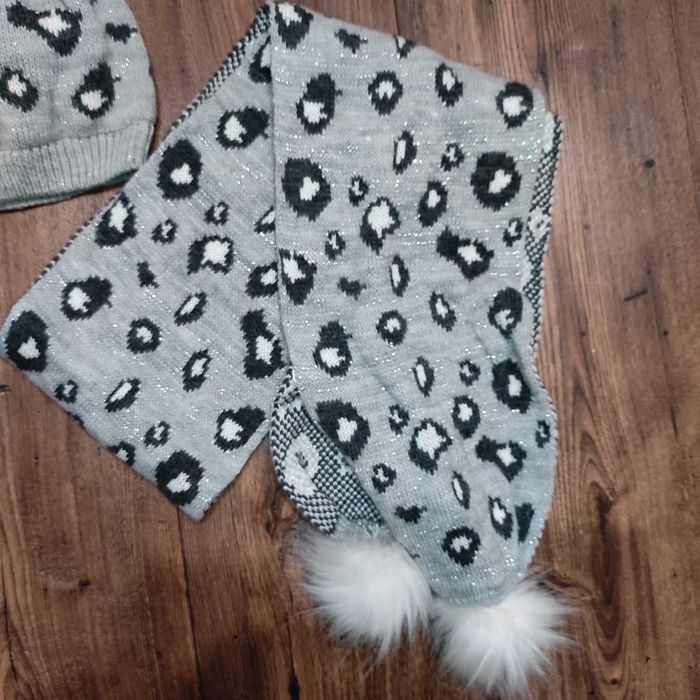 Шал и шапка за 8-10г.