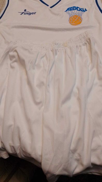 тениски от баскетболни турнири