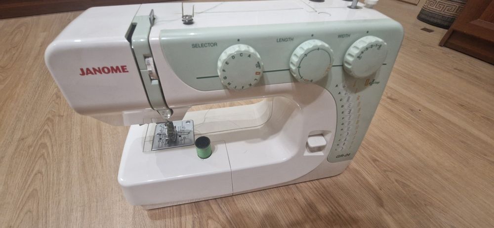 Швейная машина Janome GR-24