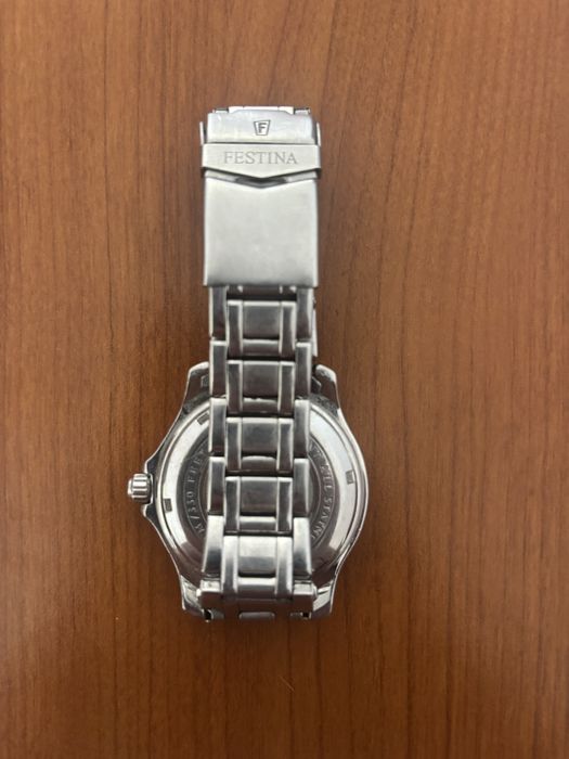 Ceas Festina rezistent la apa 100m