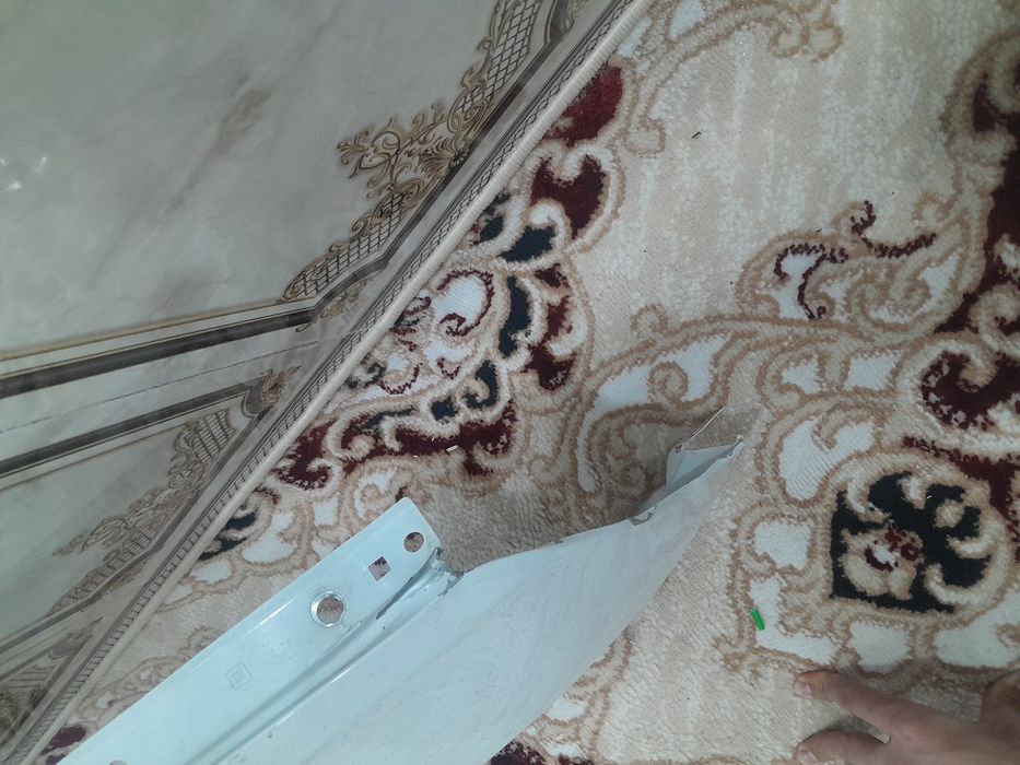 Onix ni radnoy krelolari oʻng va chap