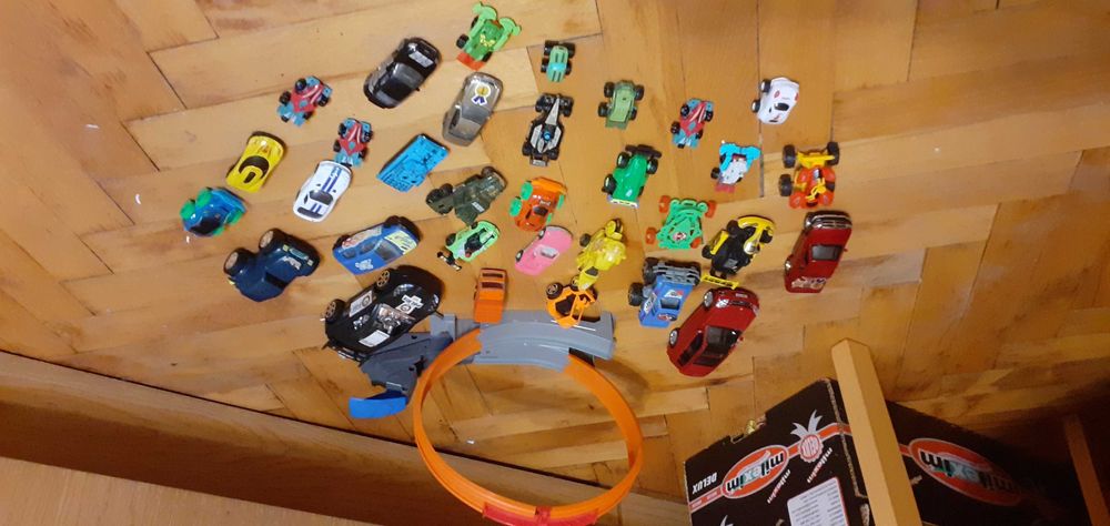 Писта Hot whees и колички хххххххх