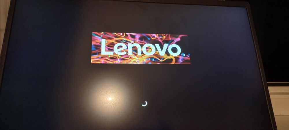 Ноутбук LENOVO .