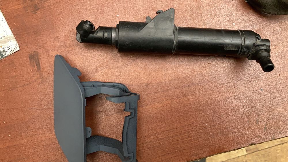 Spalator far xenon Audi A4 B9 8W 2015 - 2019 spalator far cu capac