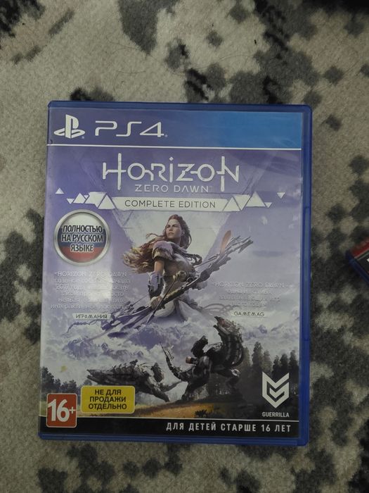 Продам PS 4 PRO ..1 терабайт память