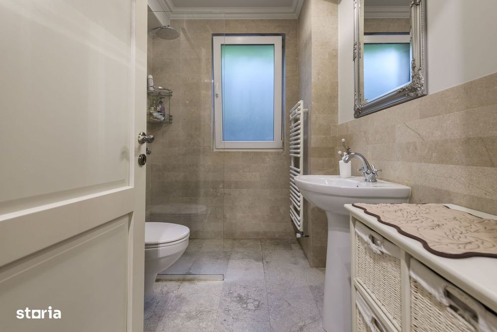 Apartament modern in vila, curte proprie, garaj, Centru
