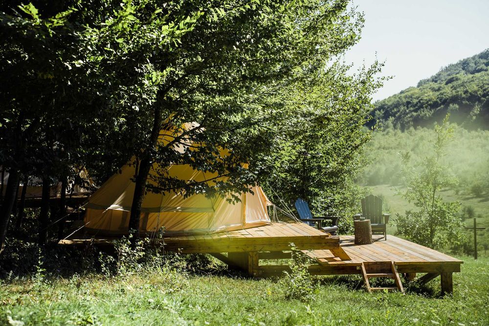 Închiriez cabană și glamping rupte de civilizație