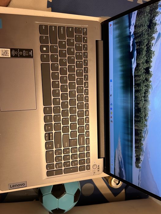 Laptop Lenovo IdeaPad 3 12 gb ram cu 128 ssd m2