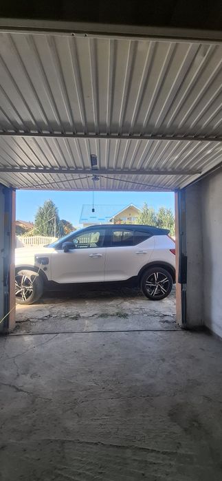Vând ușă de garaj rabatabilă 2, 5 m latimea și  2,15 Înălțime.