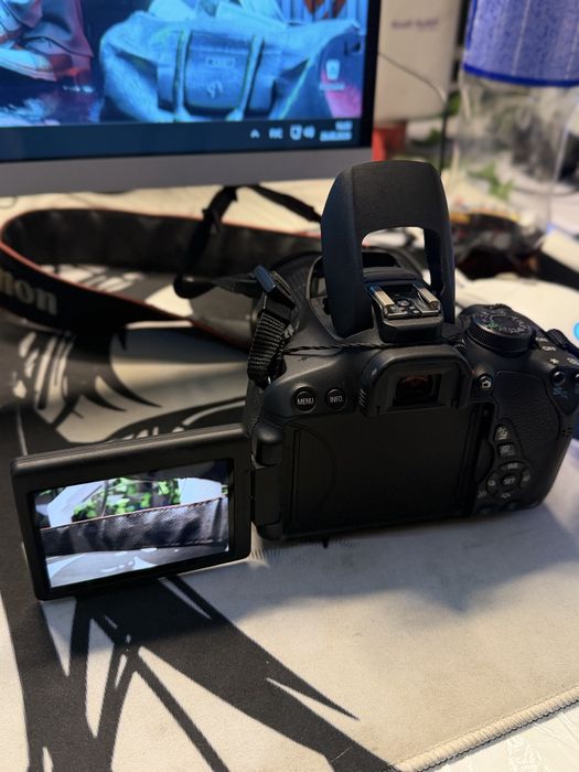 Canon EOS 700D + EF-S 18–55mm IS STM