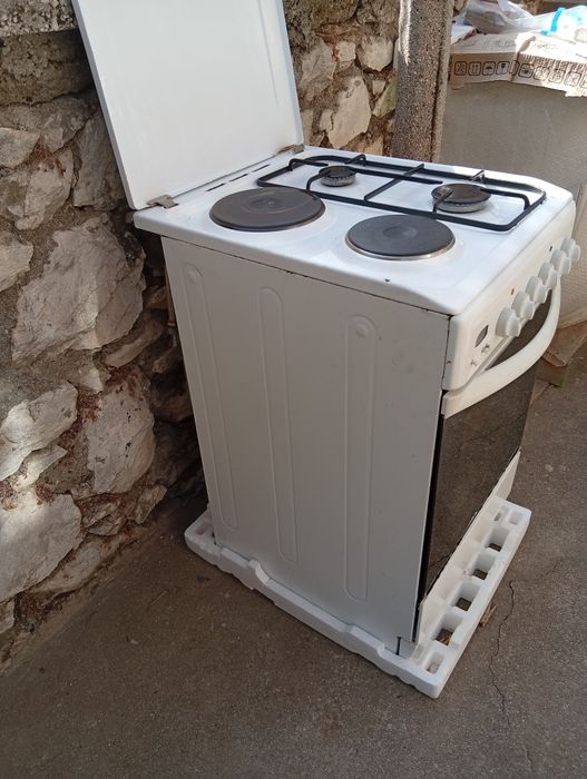 Печка "Indesit"и пералня "Siltal "работещи