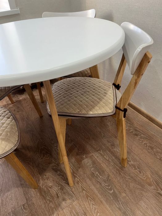 Стол обеденный со стульями