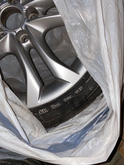Продавам Алуминиеви джанти 18ки S-line с гуми Michelin