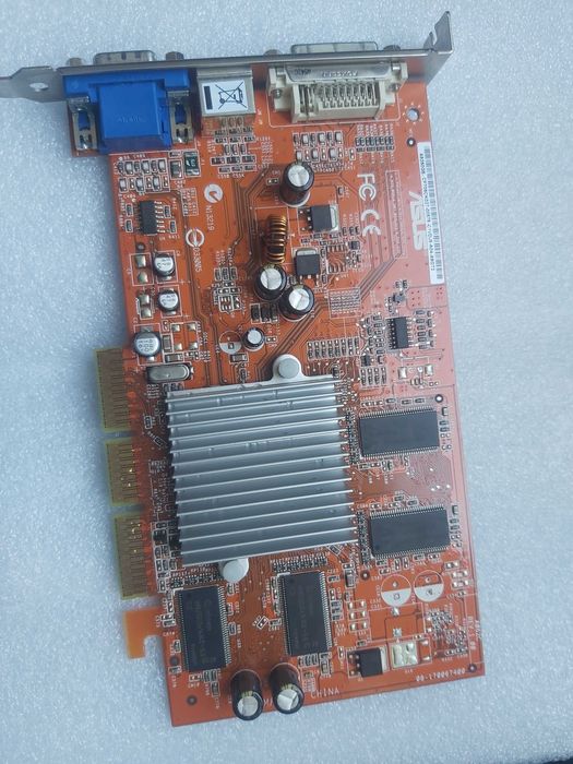 Placa video retro tehnologie AGP model ASUS Radeon 9550 (Vram 256Mb/128bit)