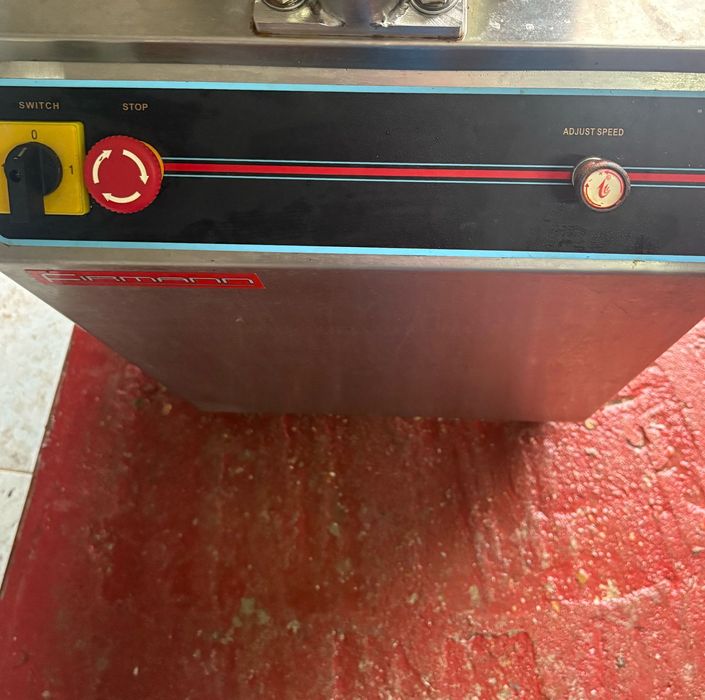 Șpriț pentru cârnați și salam profesional