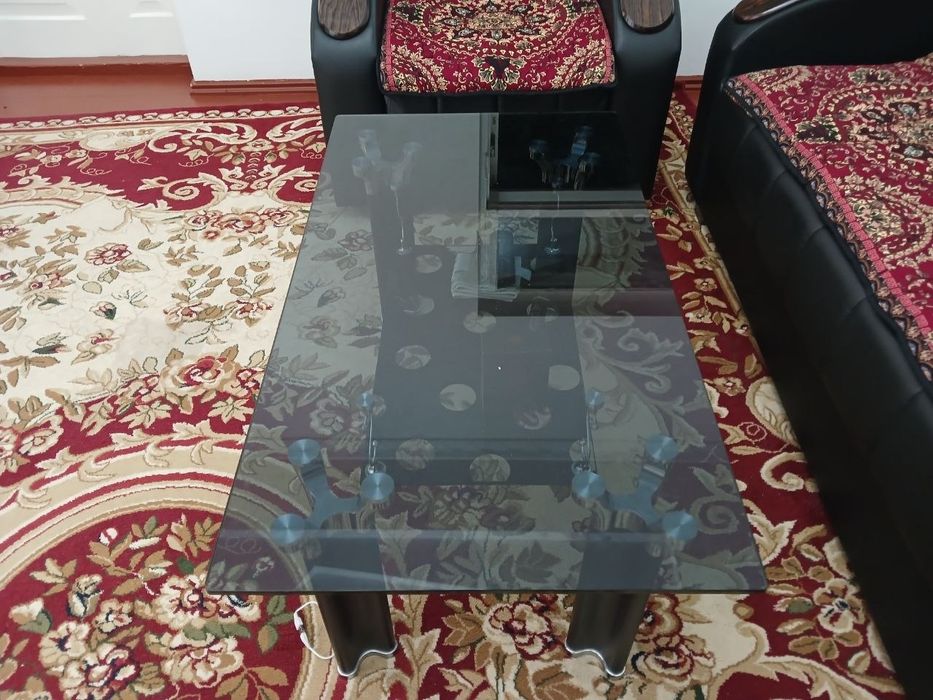 Devan sotiladi stoli bilan