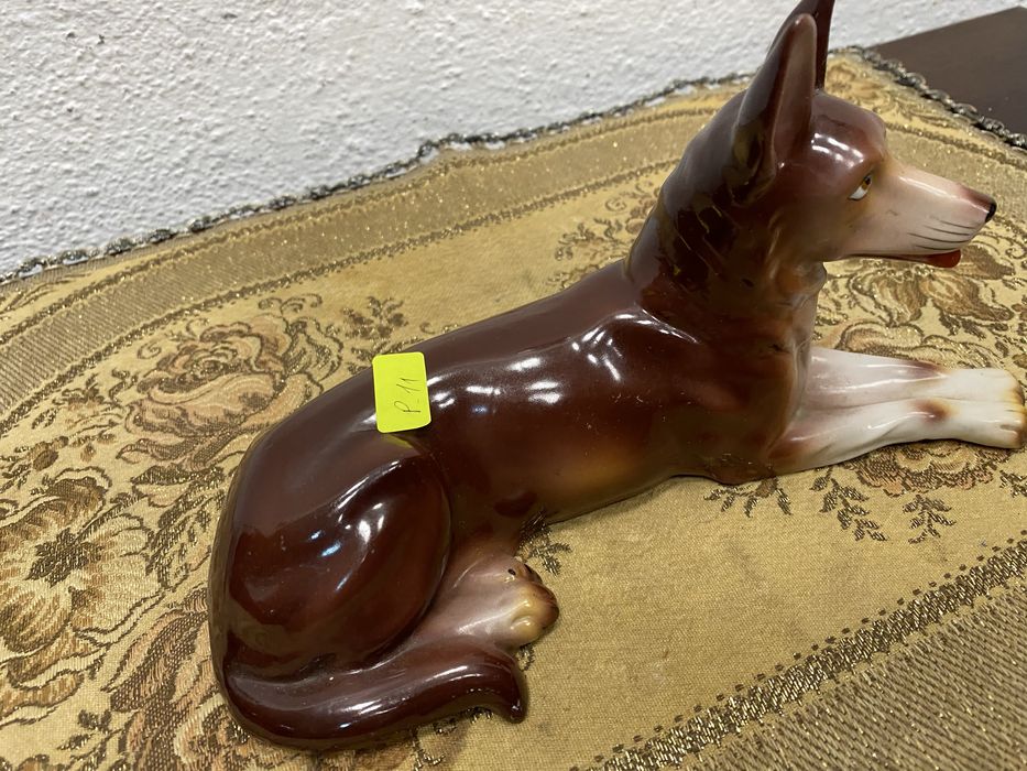 Немско порцеланово куче с маркировка