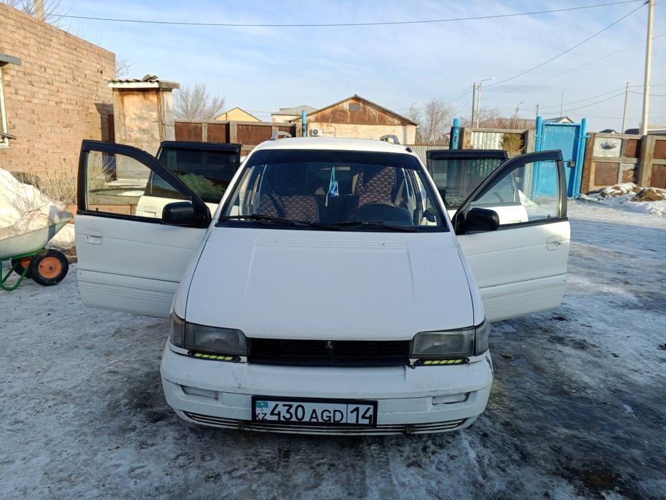 Mitsubishi space wagon