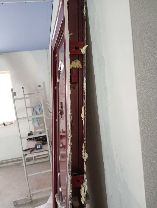 Vând ușa tabla funcțională