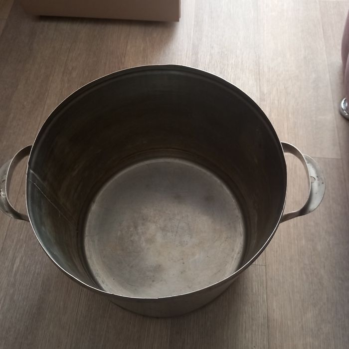 Продадим бачок нерж.