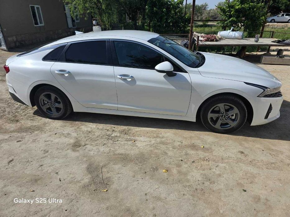 KIA K5  D02L белый