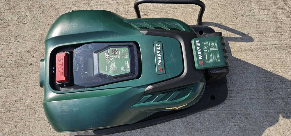 Vand robot tuns iarba