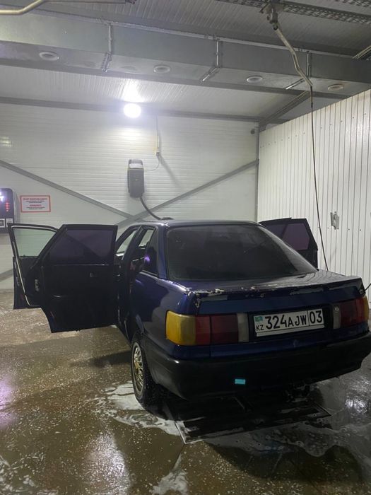 Продам ауди 80 Б3 ,1.8 карб