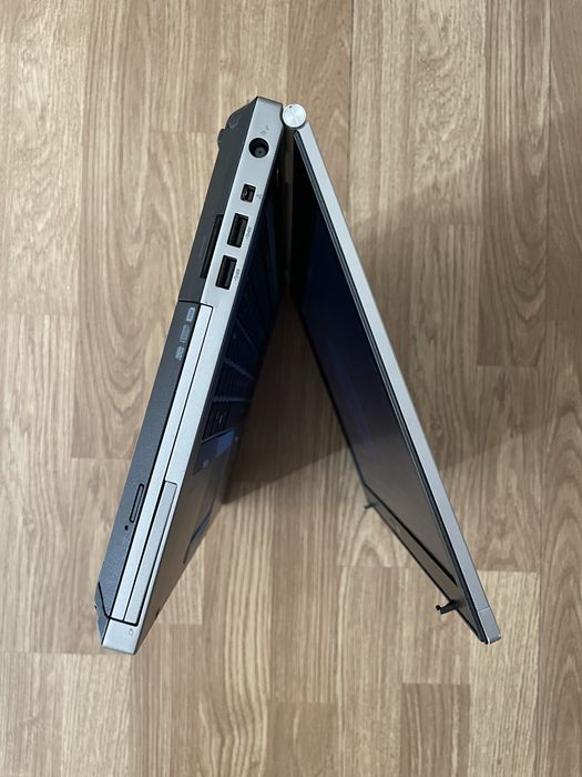 Laptop HP EliteBook intel core i5,2,60GHz,Display 14 inch led,500gb memorie,baterie bună,vine cu încărcător