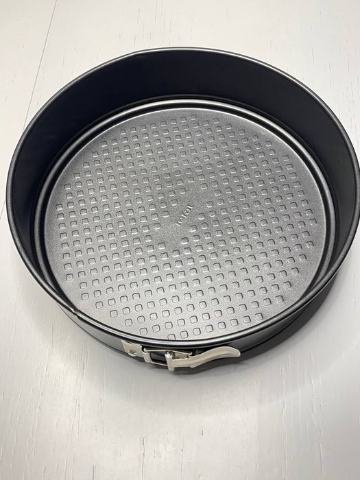Tefal форма для выпечки. Диаметр 28 см, высота 7 см.