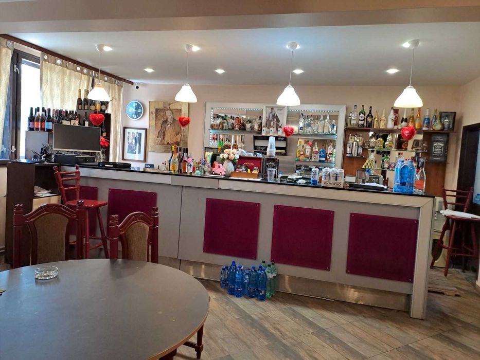 Дава се под наем Заведение в Дебелец - 500 кв.м за 1530 € - Снимка #2