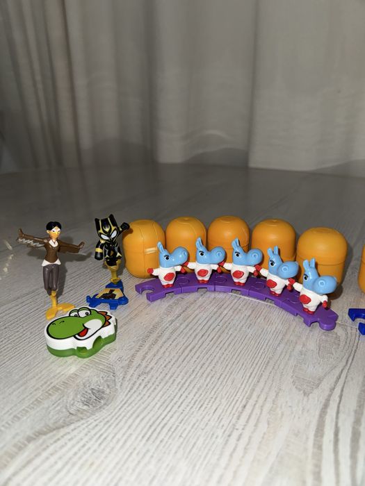 Kinder the happos  family . marvel .