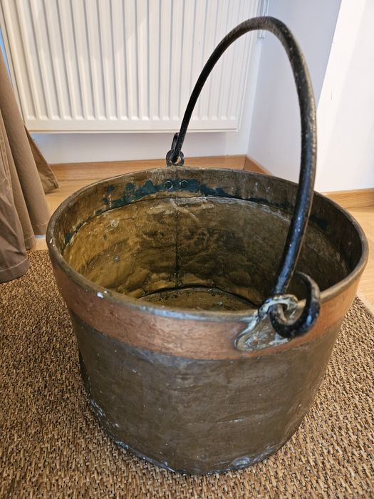 Galeata antichizata din alama si cupru