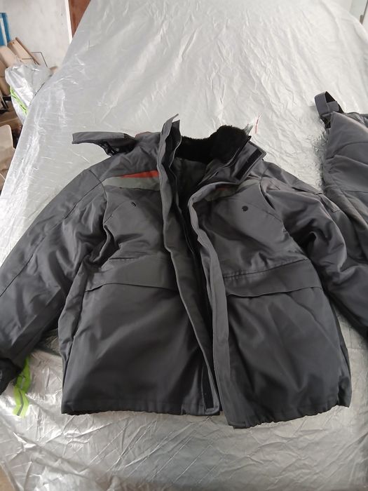 Продаётся зимния куртка с ватником