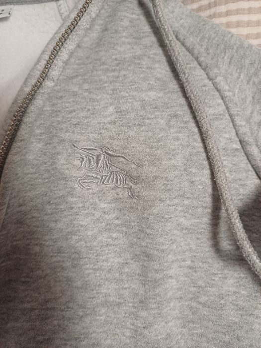 Zip-up burberry în stare buna